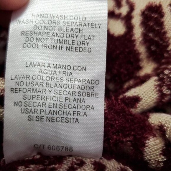 Gabby + Skye Maroon Damask Print, Blanket Soft Dress, Size Small - Picture 8 of 8